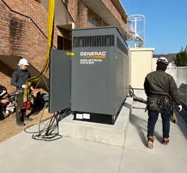 非常用発電機設備工事の施工実績、屋上への発電機設置作業