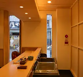 一般電気設備工事の施工実績、店舗内の照明・配線施工